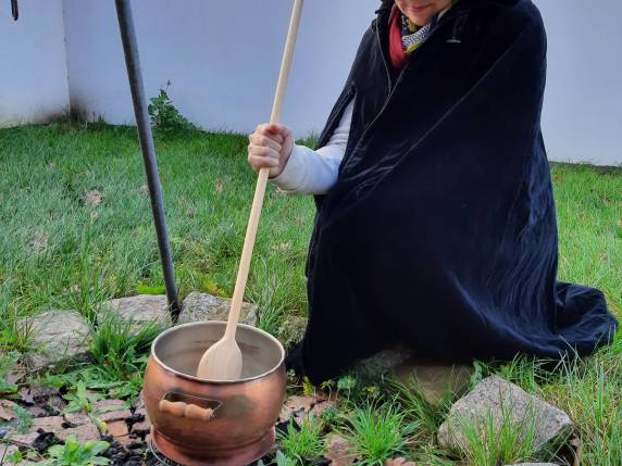 Mit Zauberstab und Hexenhut